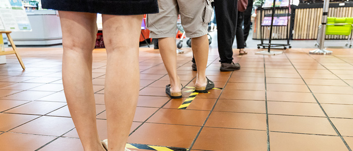 Fila de clientes sem a automação comercial.