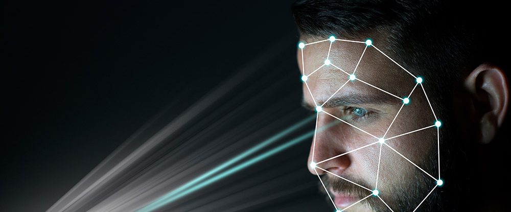 Como o Controlador de Acesso com Reconhecimento Facial se Adapta a Diferentes Condições de Iluminação