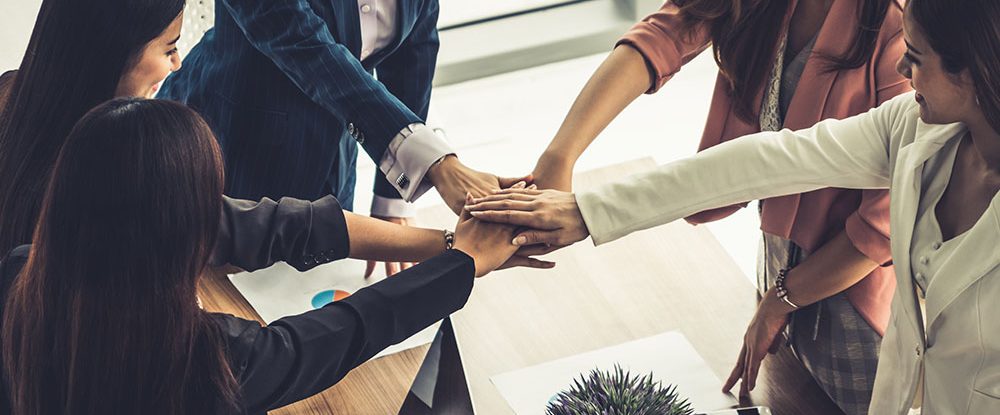 A Importância da Liderança Feminina: Benefícios Além das Fronteiras Corporativas