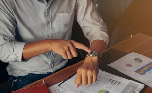 Controle de ponto: 5 sinais de que sua empresa precisa de automação urgente