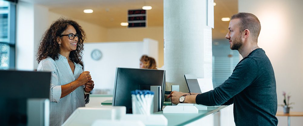 Gestão de visitantes: Como automatizar a entrada de prestadores de serviço e visitantes